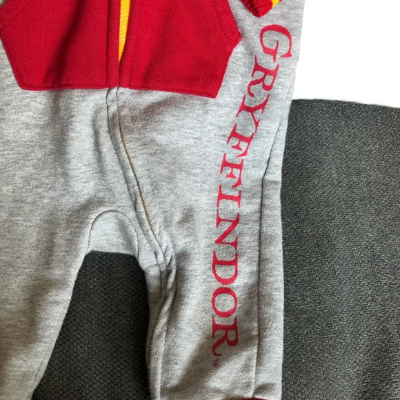 Gryffindor infant coveralls - Picture 3 of 9